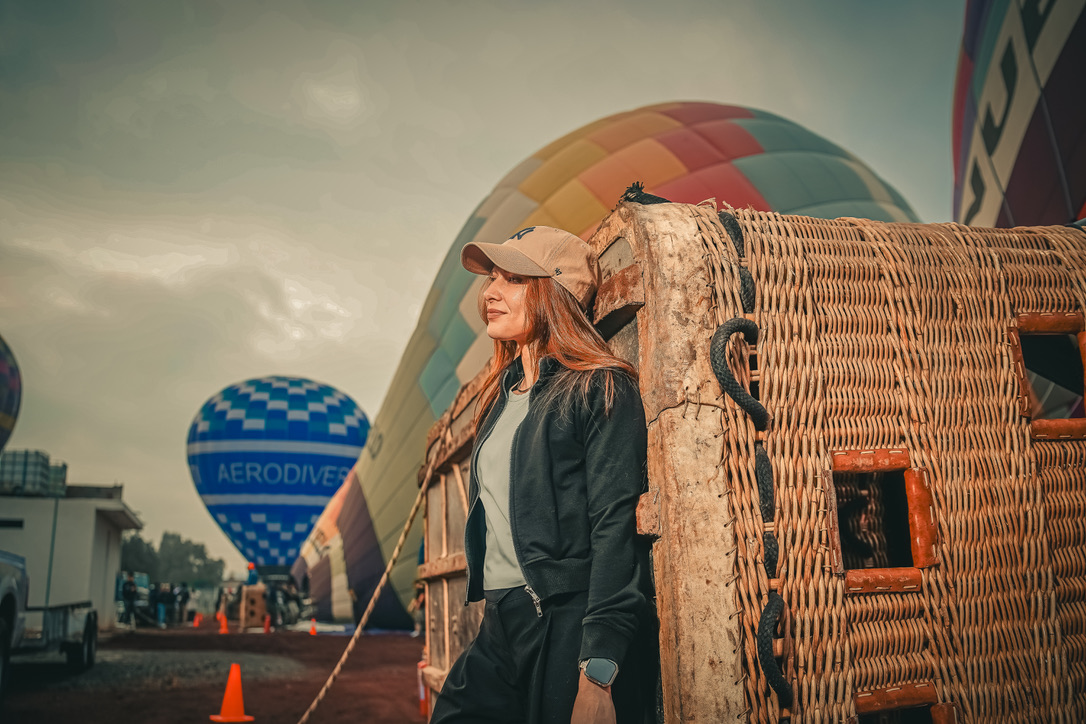 Mujer en globo aerostático Teotihuacán